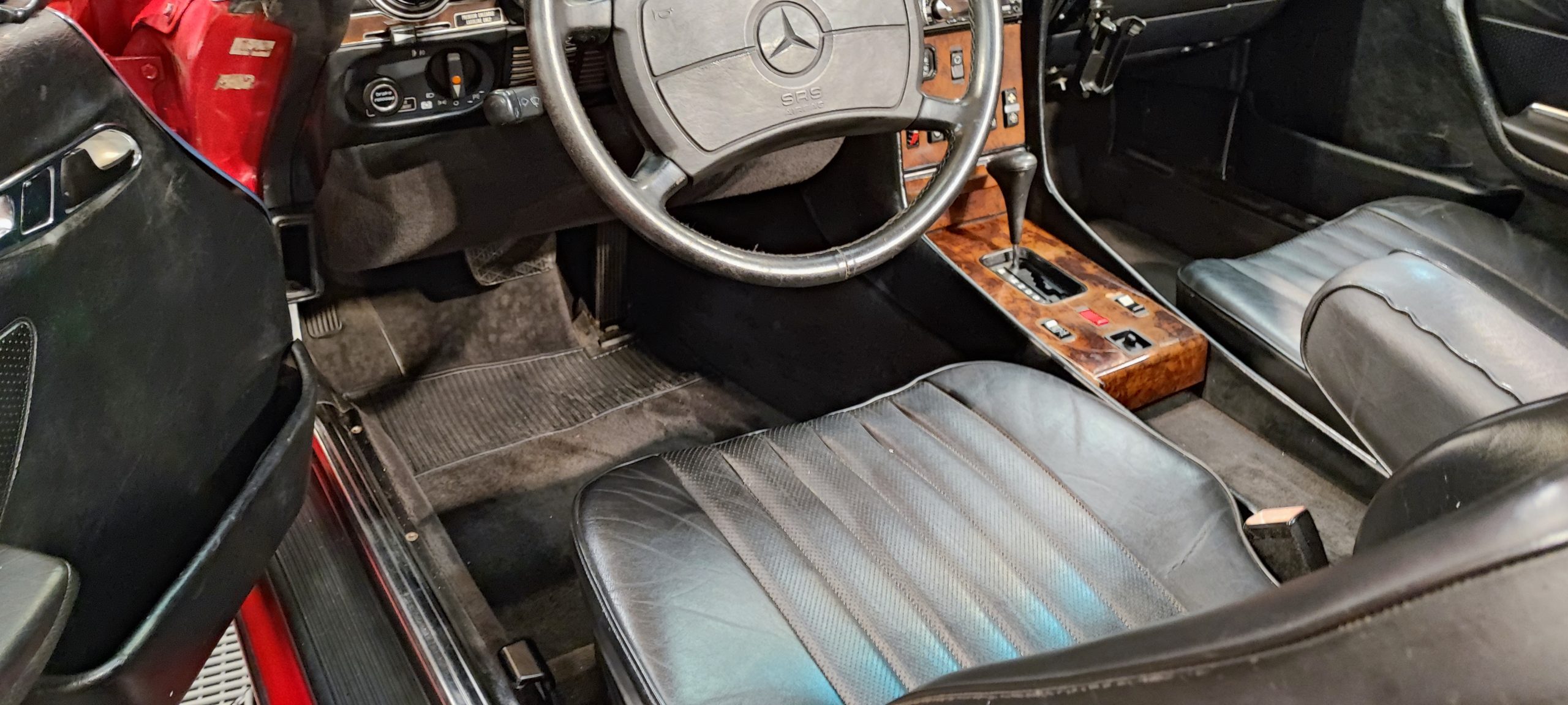 Mercedes-Benz 560 SL